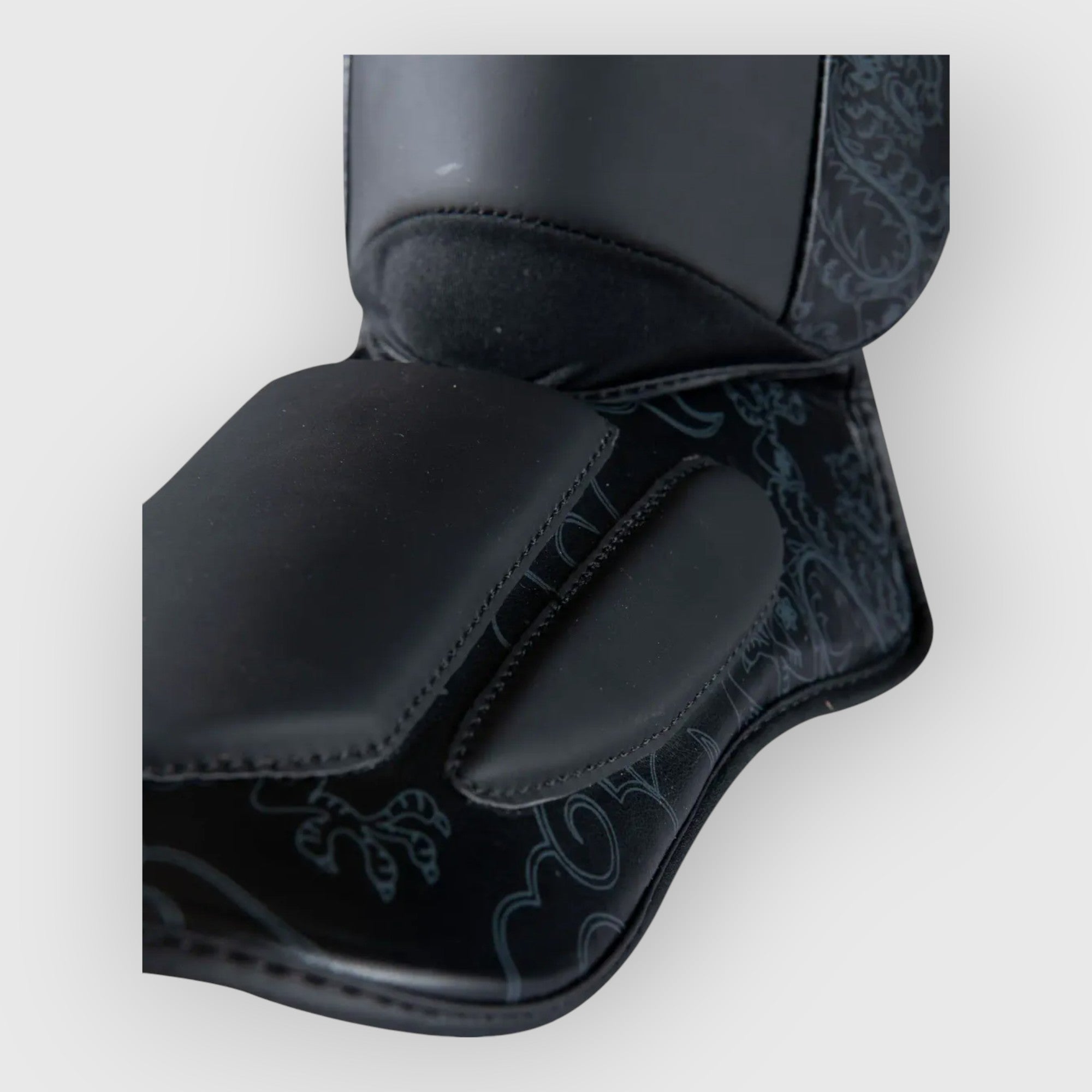 TOP TEN DRAGON Legg og vristbeskytter Svart - CombatStore.no