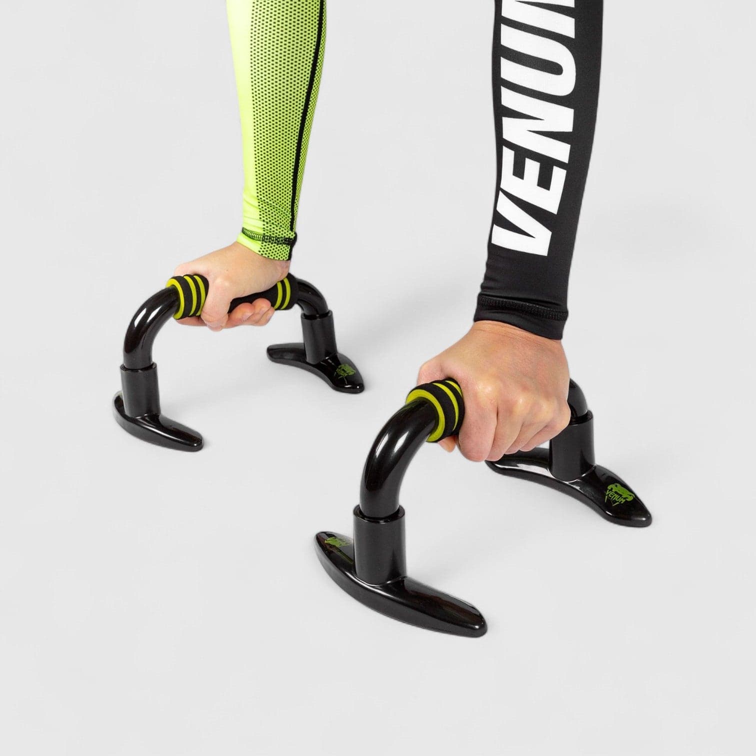 VENUM push-up-håndtak med skumgrep, par