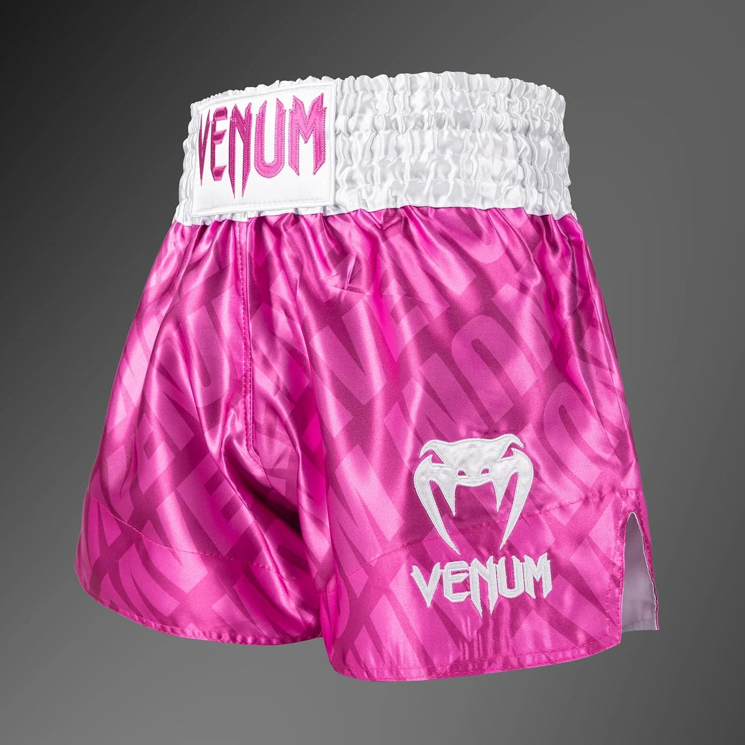 Venum Contender XT Muay Thai shorts Candy Pink/White – skrått forfra med sidesplitt