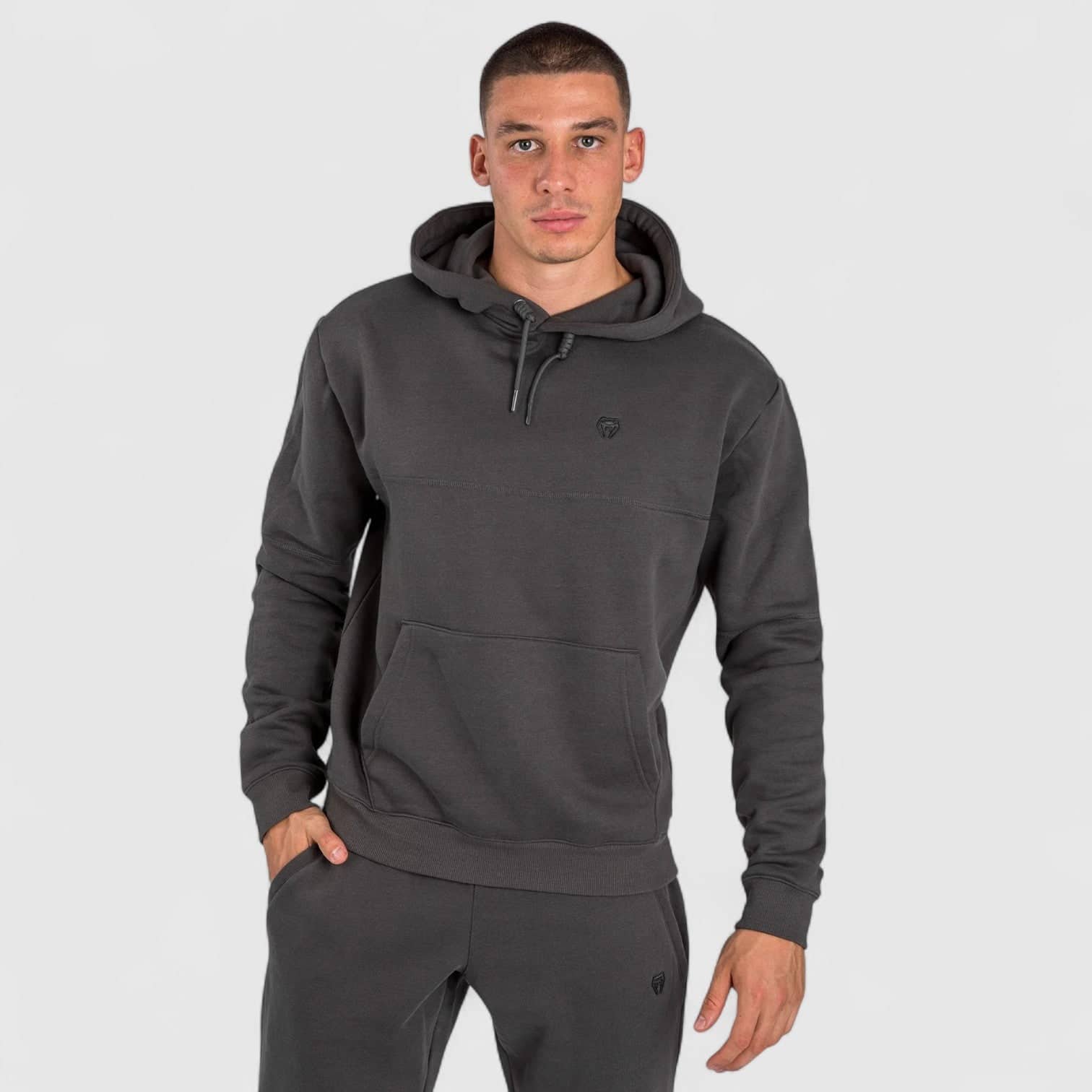 Grå VENUM Silent Power hettegenser med brodert logo