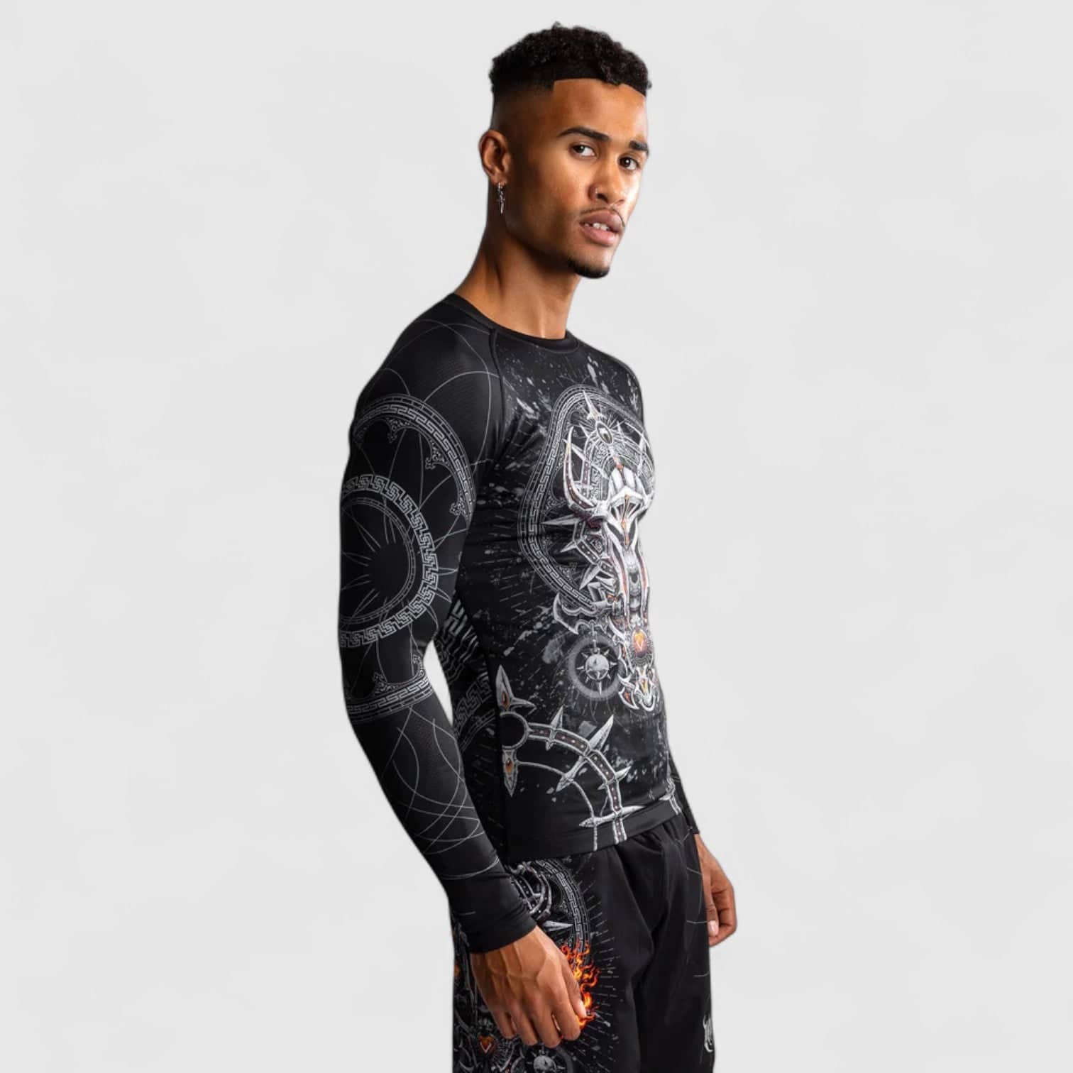 Svart og sølv VENUM Gladiator 5.0 rashguard med lange armer