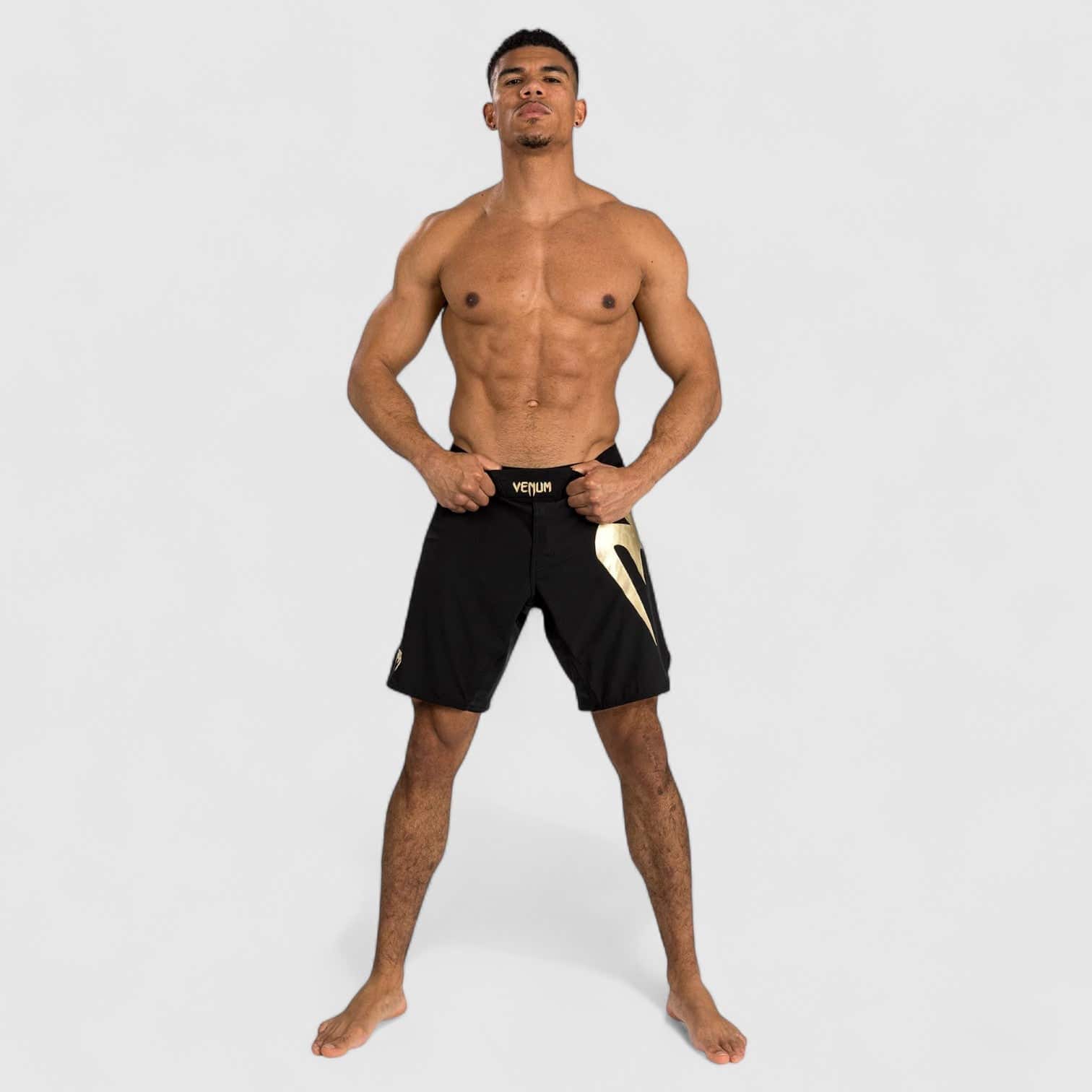 VENUM Light 5.0 Fightshort Svart og Gull