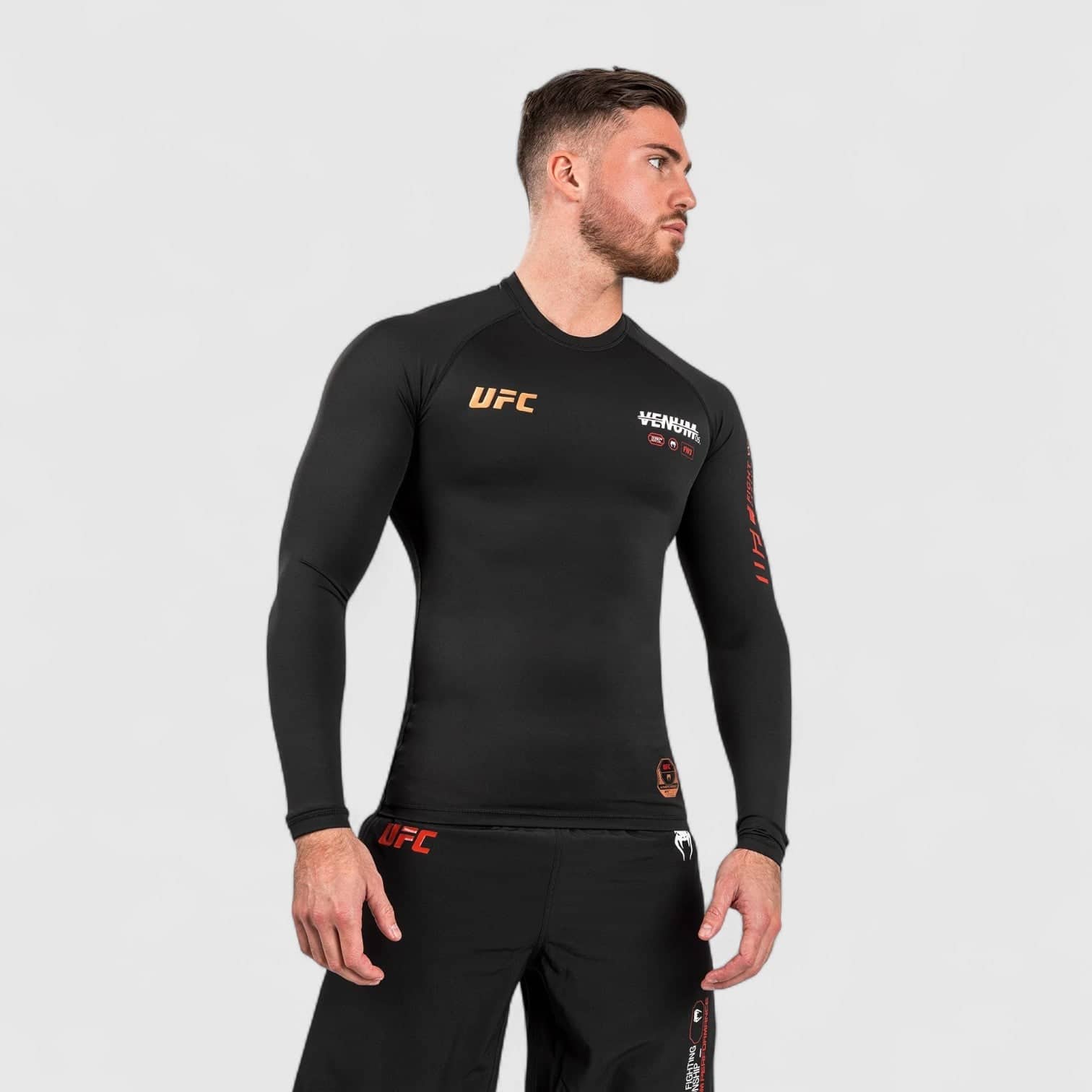 VENUM UFC Adrenaline langermet kompresjonstrøye med UFC- og Venum-logoer