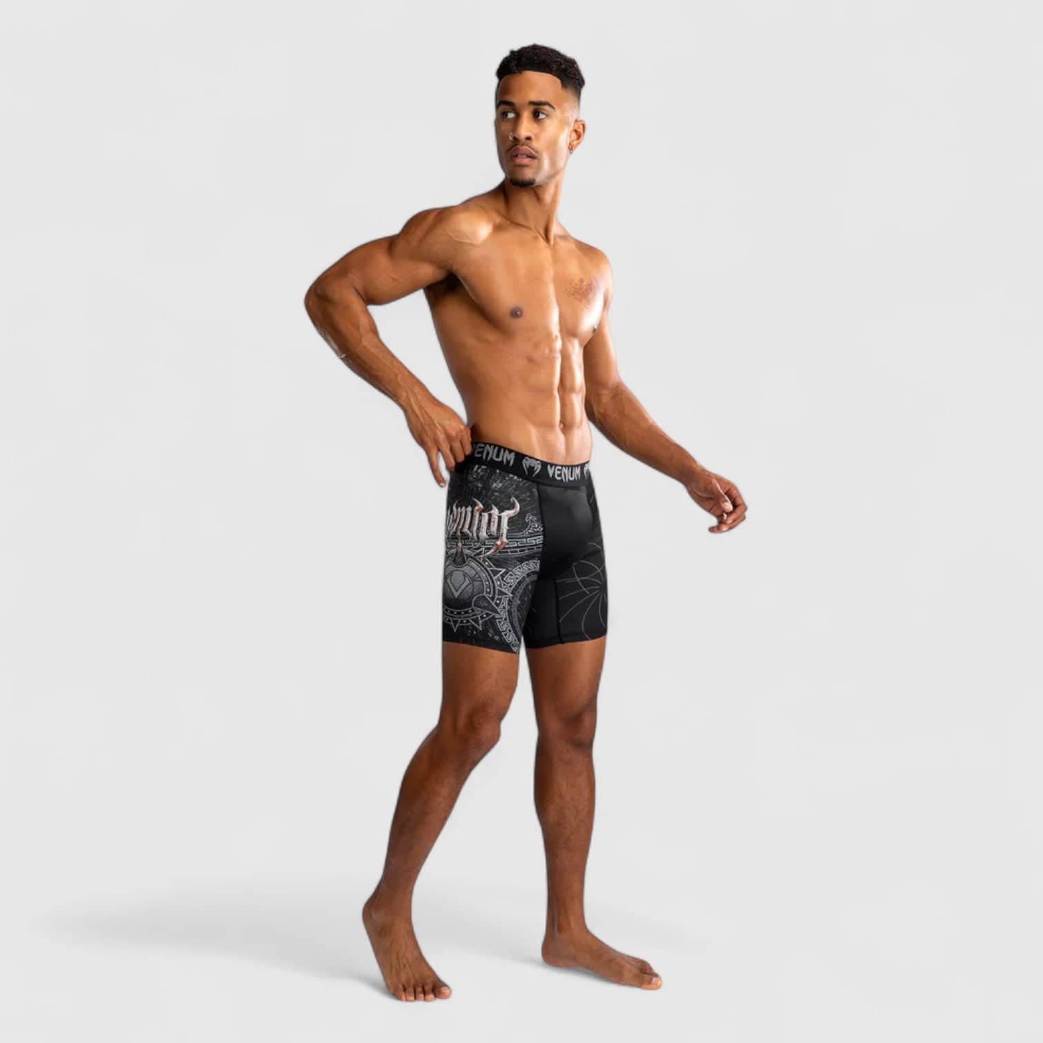 Svart og sølv VENUM Gladiator 5.0 Vale Tudo-shorts