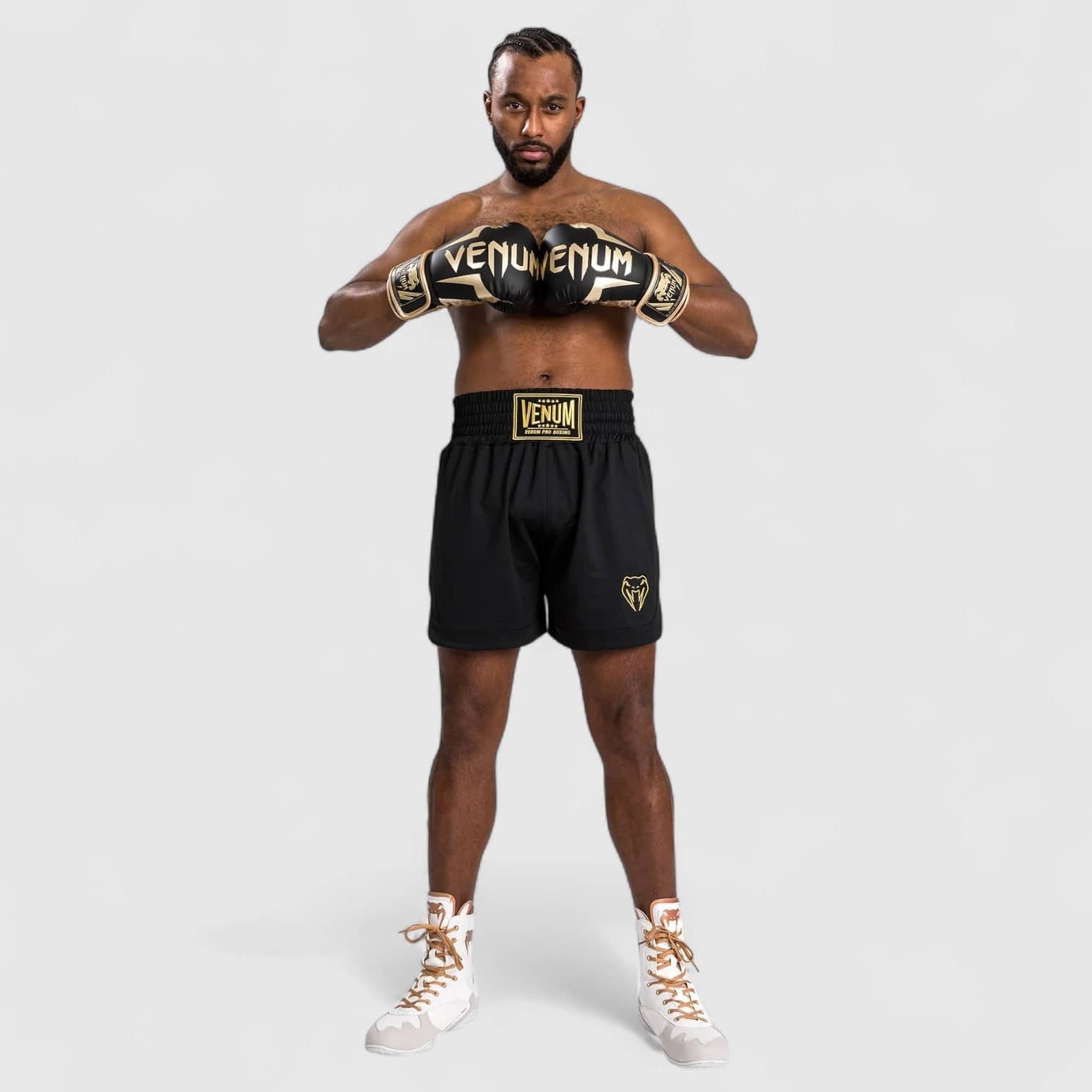 Svarte og gull Venum Classic PRO bokseshorts