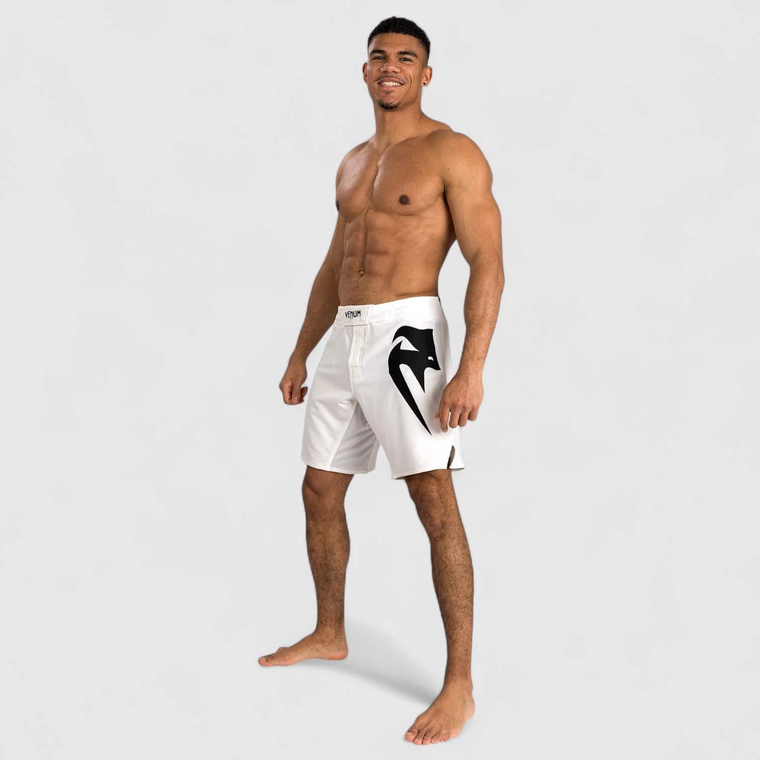 VENUM Light 5.0 Fightshort Hvit og Svart