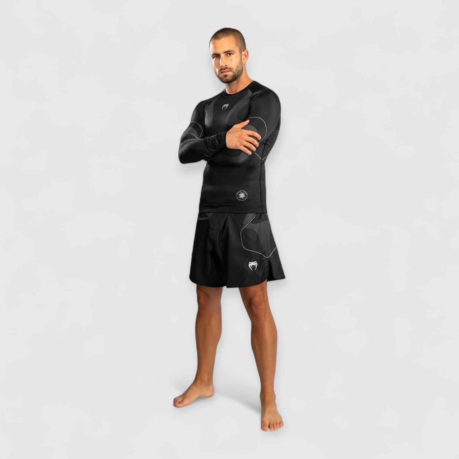 Svart langermet VENUM Nexus rashguard