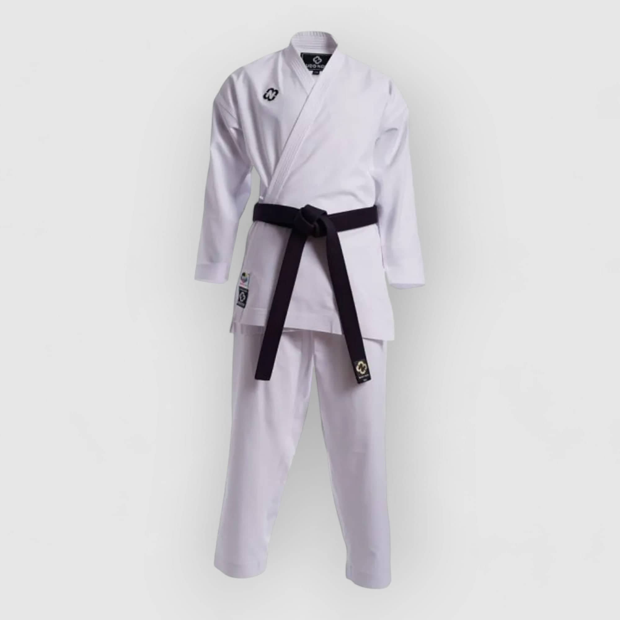 Hvit BUDO-NORD Agoya karatedrakt for kumite med jakke og bukse