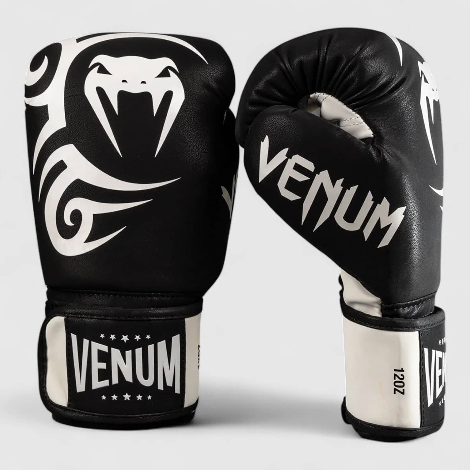 VENUM x Mike Tyson boksehansker med tatoveringsinspirert design