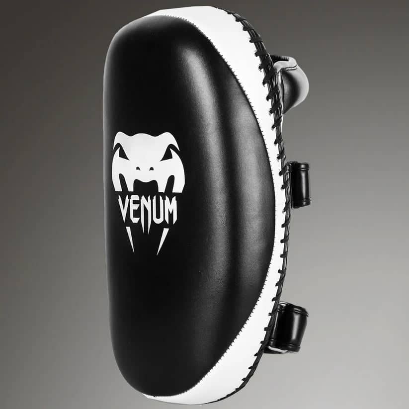 Svarte VENUM Light sparkeputer i Skintex