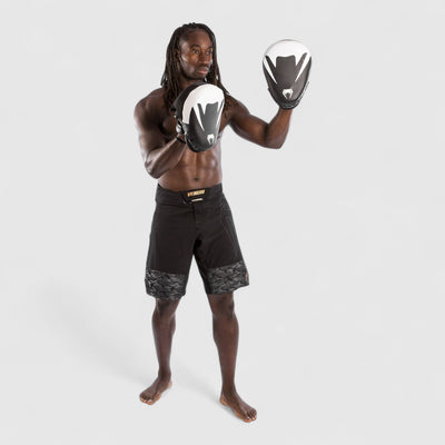 VENUM Cellular 3.0 Svart og Hvit - CombatStore.no