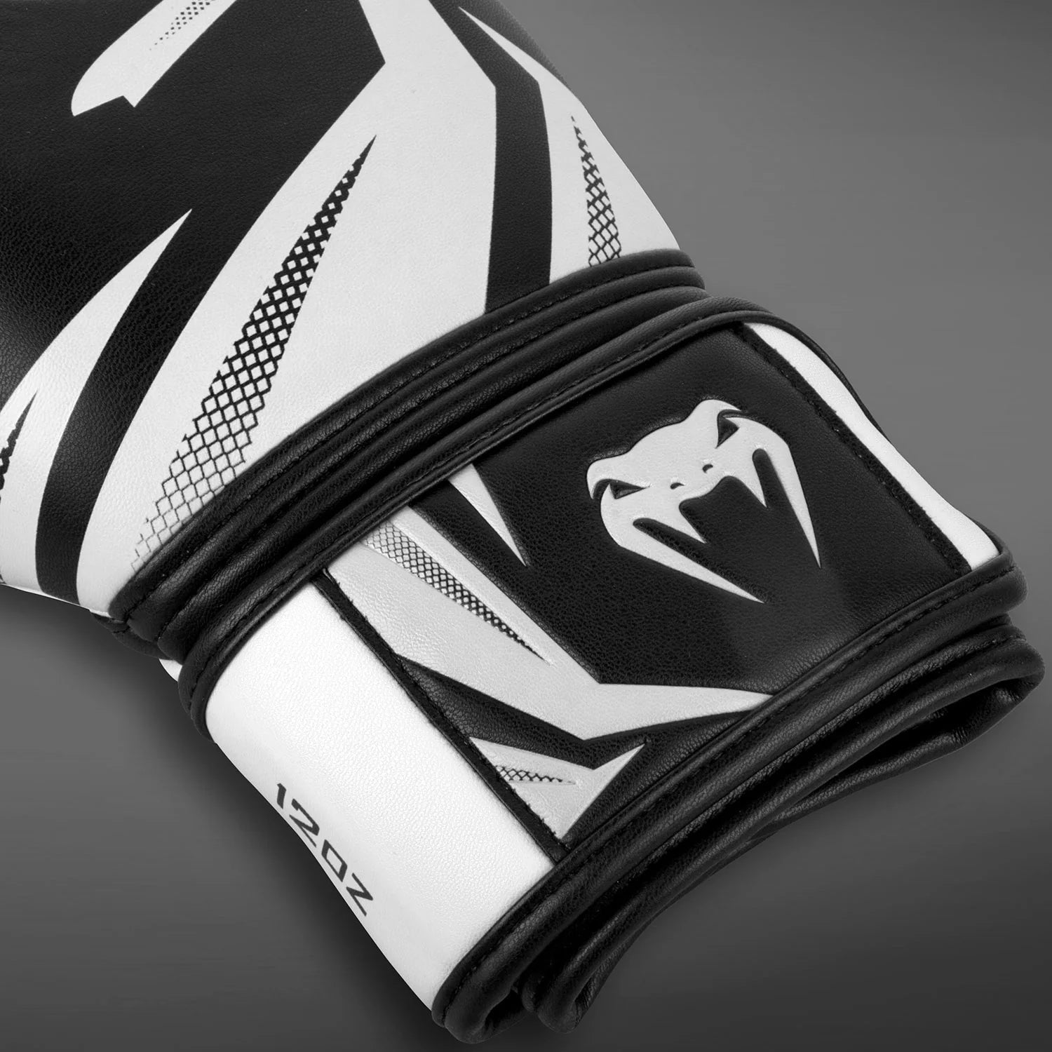 VENUM Challenger 3.0 boksehansker svar/hvit 12 oz - Combat Store AS