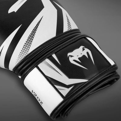 VENUM Challenger 3.0 boksehansker svar/hvit 12 oz - Combat Store AS