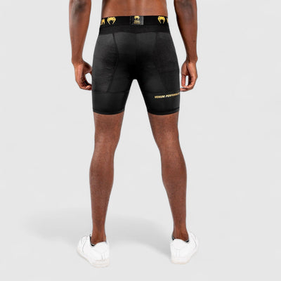 VENUM G - FIT Kompresjonsshorts - Svart/Gull - CombatStore.no