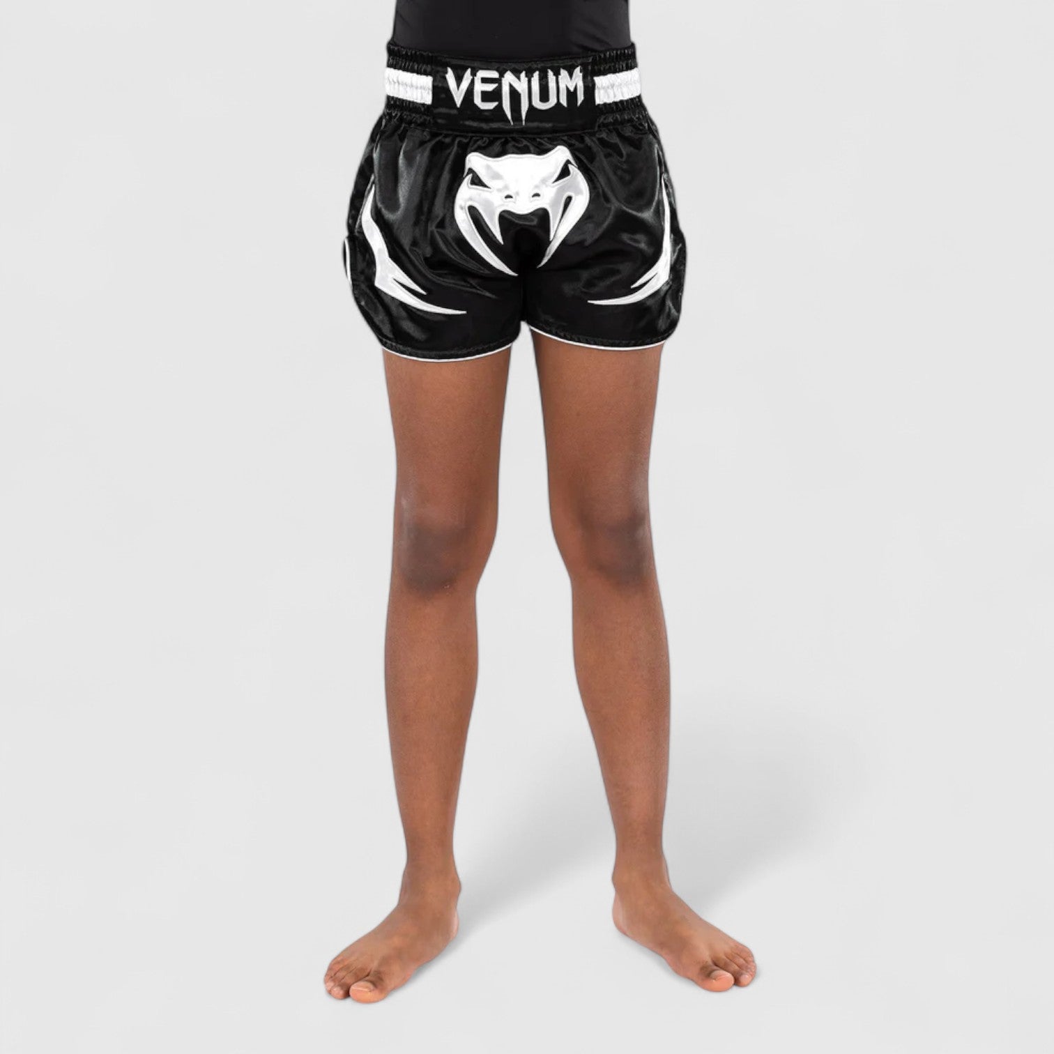 VENUM Inferno Kids Muay Thai Shorts - Svart - CombatStore.no