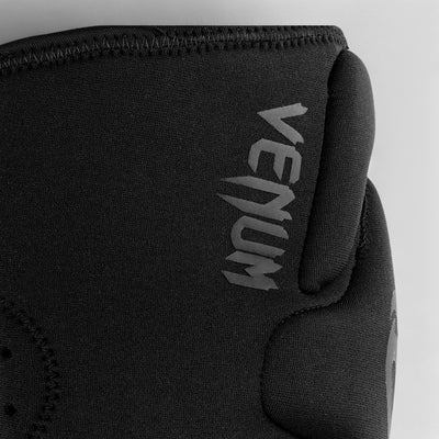 VENUM Kontact Gel Knebeskytter - Svart/Svart - CombatStore.no