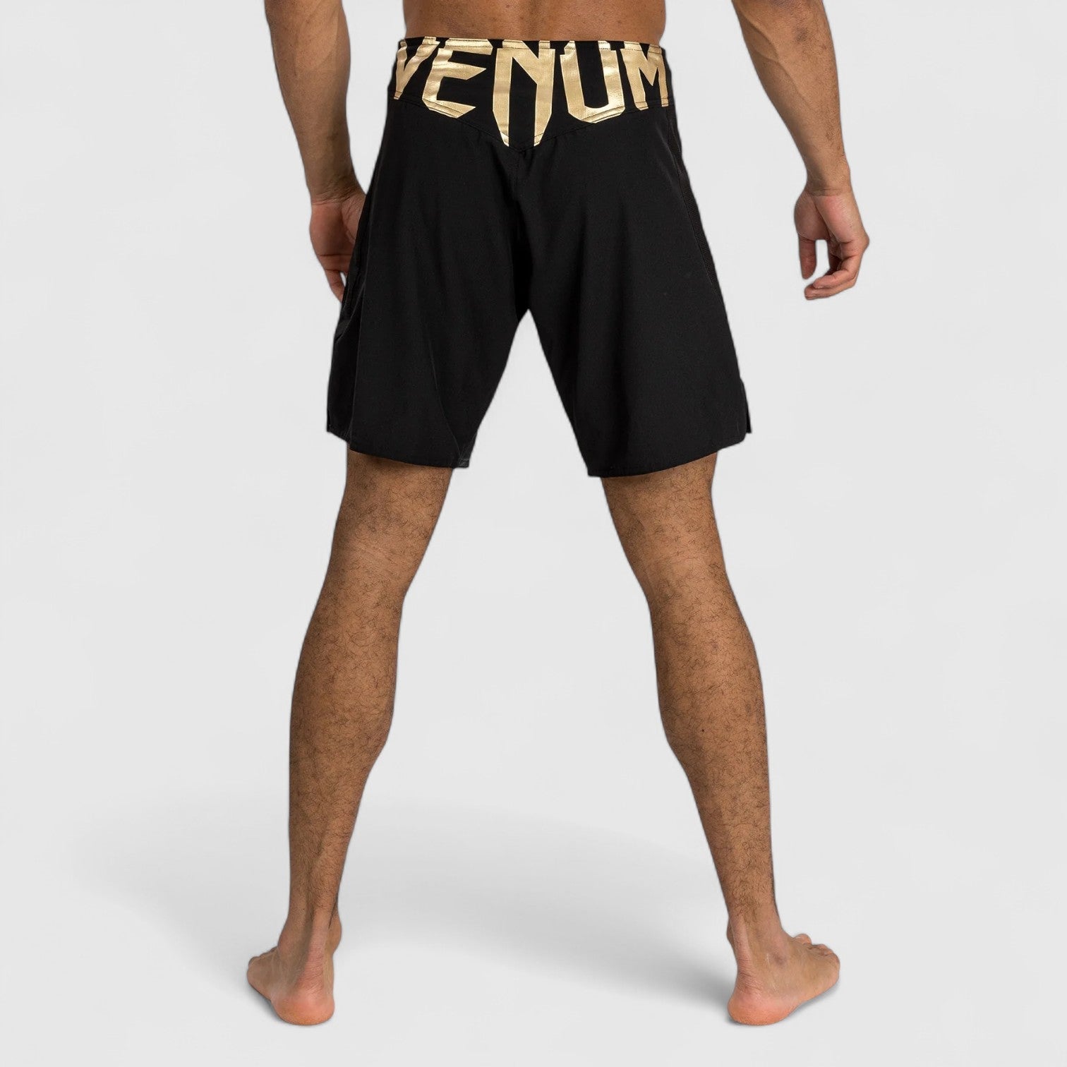 VENUM Light 5.0 Fightshort Svart og Gull - CombatStore.no